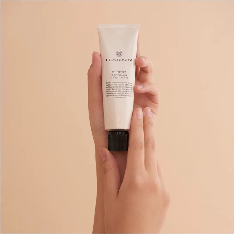 It is simply HARNN's universal solution to achieve ultra-soft and smooth hands and beautiful nails. Dermatologically tested, Eco Certified and Nature certified.